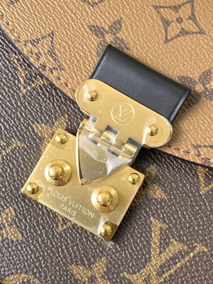 Louis Vuitton SAC TILSITT Fan Bag - Image 5