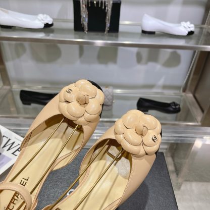 Chanel's new Camellia series apricot sandals for early spring, heel height 2.5cm - Image 5