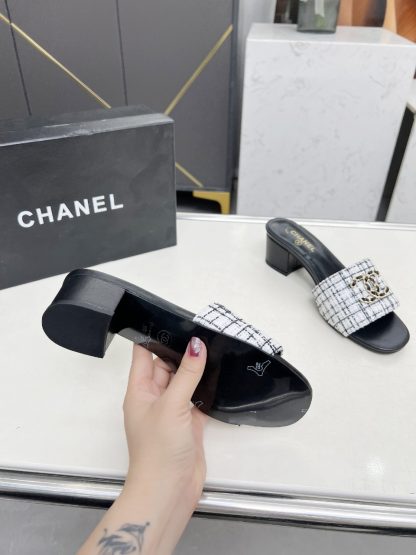 Chanel 2025 new black and white checkered fabric sheepskin thick-heeled sandals - Image 5