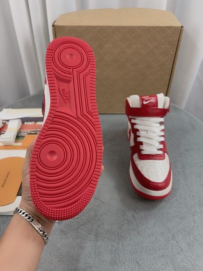 Louis Vuitton couple's co-branded sports shoes - Image 5