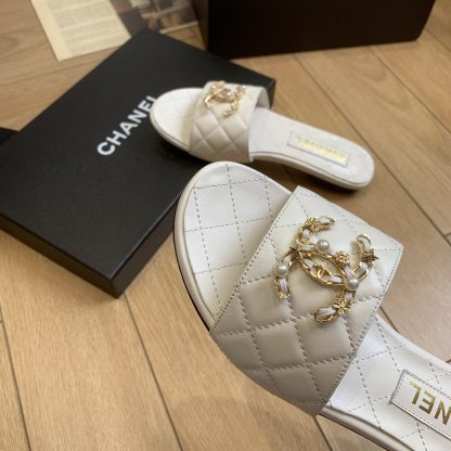 Chanel's new white spring and summer style flat sandals with elegant temperament - Image 5