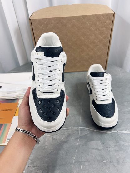 Louis Vuitton couple's co-branded sports shoes - Image 5