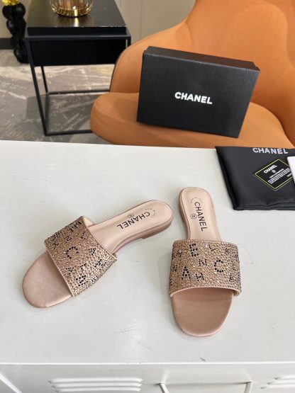 Chanel's most beautiful early spring super shiny water brick champagne sandals - Image 4