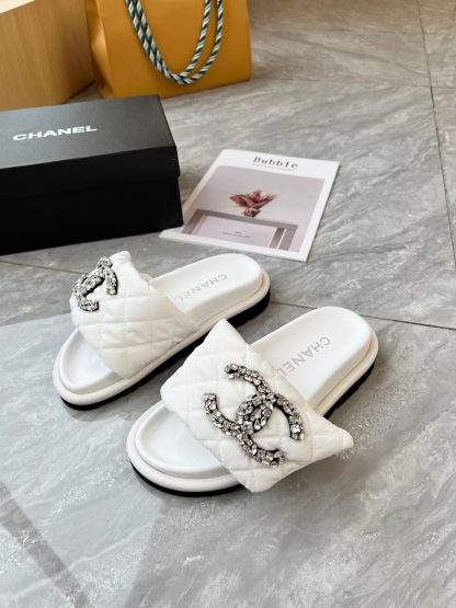 Chanel couple's high-end fashionable white sandals - Image 5
