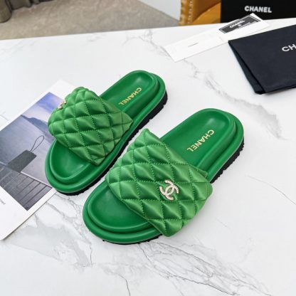 Chanel couple's high-end fashionable green sandals - Image 5