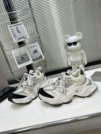 Balenciaga trendy fashionable sneakers - Image 5