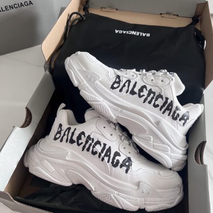 Balenciaga couple fashion dad shoes - Image 5