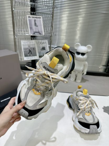 Balenciaga stylish sneakers - Image 5
