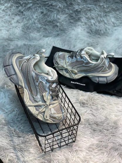 Balenciaga stylish sneakers - Image 5