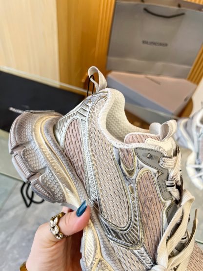 Balenciaga stylish sneakers - Image 5