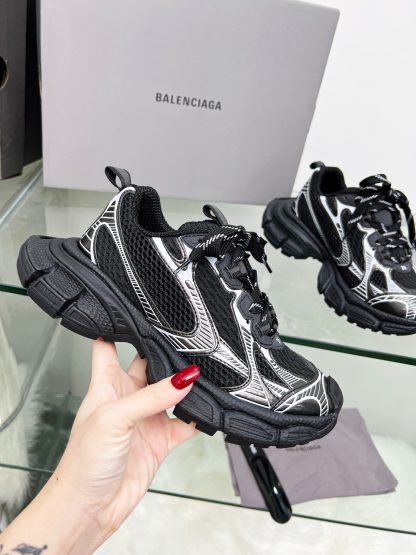 Balenciaga Fashionable Casual Sneakers - Image 5