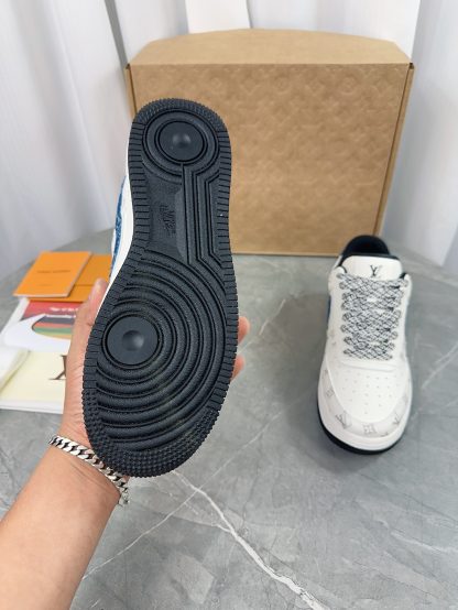 Louis Vuitton couple's co-branded sports shoes - Image 5