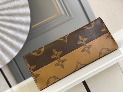 Louis Vuitton ONTHEGO Handbag - Image 5