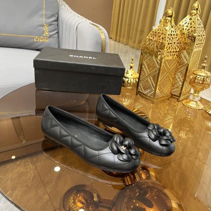 Chanel autumn and winter new black with camellia small round head retro loafers - Image 5