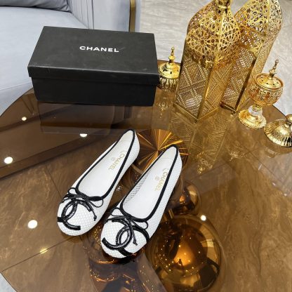 Chanel autumn and winter new white round head with bow retro loafers - Image 5