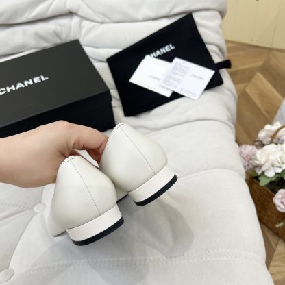 Chanel autumn and winter new small round head white retro loafers - Image 5