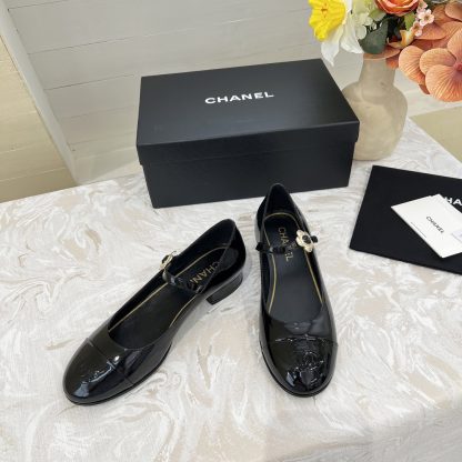 Chanel autumn and winter new black shiny retro style small round head thick heel loafers - Image 5