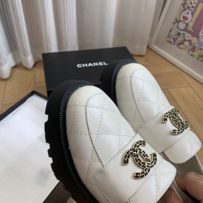 Chanel autumn and winter small round head slim retro style white loafers heel height 4.5cm - Image 4
