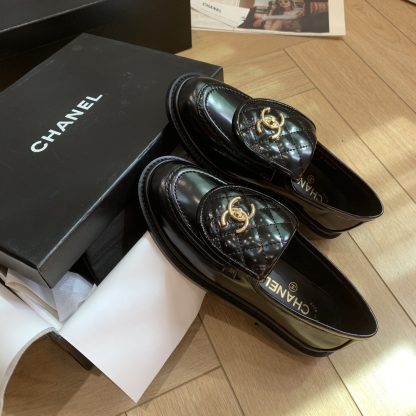 Chanel's new elegant and durable black loafers for early spring - Image 5