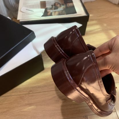 Chanel's new elegant and durable red-brown loafers for early spring - Image 5