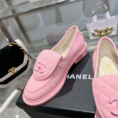 Chanel's new pink loafers for early spring - Image 5