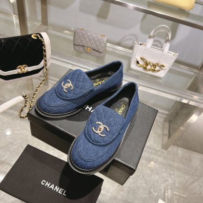 Chanel's new dark blue loafers for early spring - Image 5
