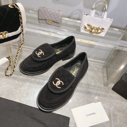 Chanel's new black loafers for early spring - Image 5