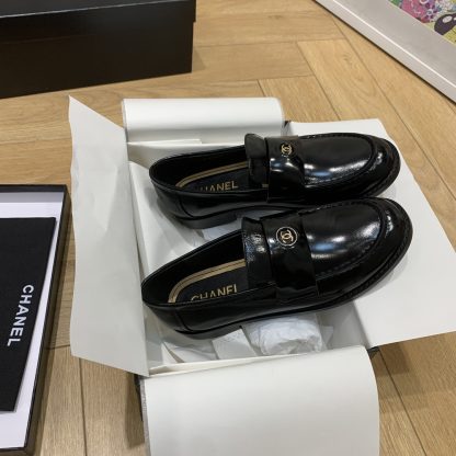 Chanel autumn and winter new black shiny retro style small round head loafers - Image 5