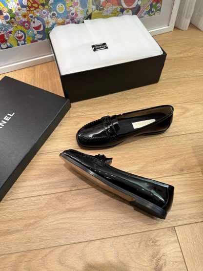 Chanel autumn and winter four seasons retro style small round head black shiny loafers - Image 5