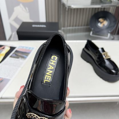 Chanel autumn and winter series new retro style small round head black shiny loafers - Image 5