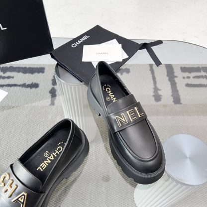 Chanel Autumn and Winter Series Black New Product Small Round Head European and American Catwalk Style Loafers - Image 4