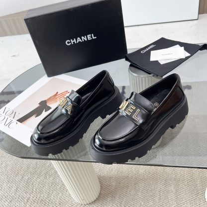 Chanel autumn and winter series black shiny new small round head European and American catwalk style loafers - Image 5