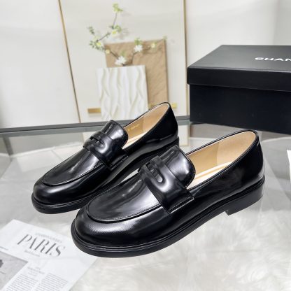 Chanel's new black shiny early spring small round head delicate loafers - Image 5