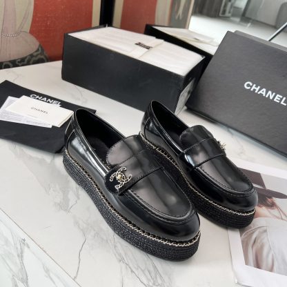 Chanel's new four seasons retro style small round head black shiny loafers - Image 4