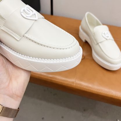 Chanel Autumn and Winter Series White Small Round Toe Slim Loafers - Image 5