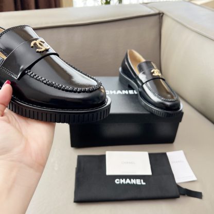 Chanel Early Spring Dance Shoes Series Black Shiny Small Round Head Retro Loafers - Image 5