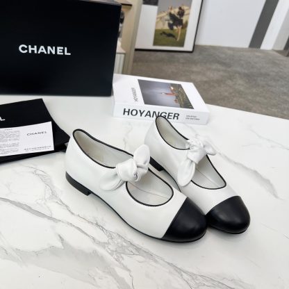 Chanel white autumn and winter retro style small round head with bow loafers - Image 5