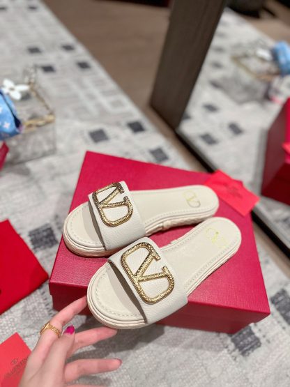 VALENTINO exquisite minimalist white slippers - Image 5