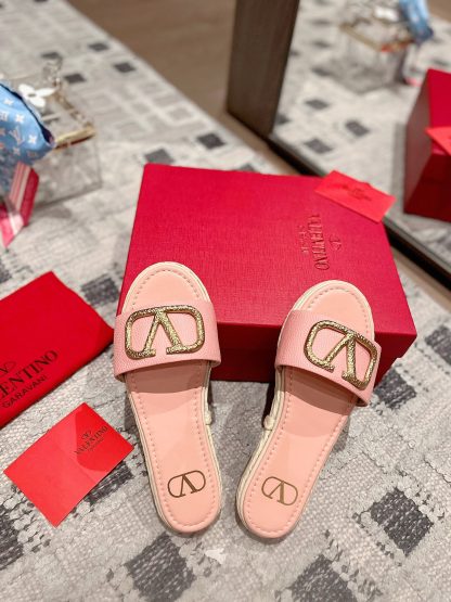 VALENTINO exquisite lychee pattern large V buckle fashion slippers - Image 5