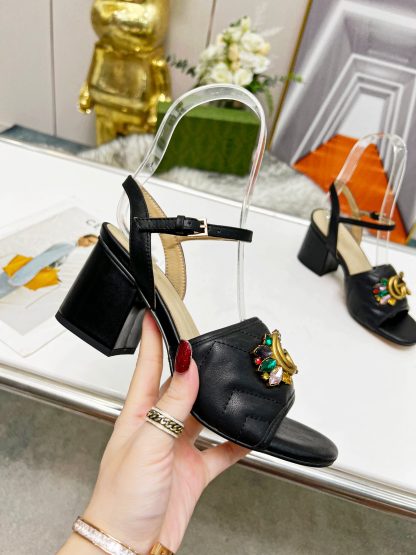 Gucci's new spring and summer rhinestone buckle round-toe thick-heeled sandals - Image 5