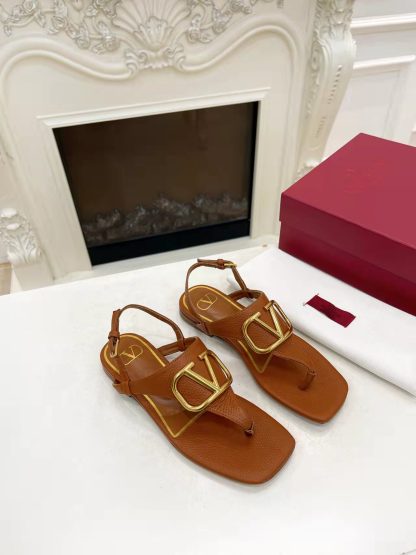 VALENTINO Fashionable and versatile thong sandals - Image 5