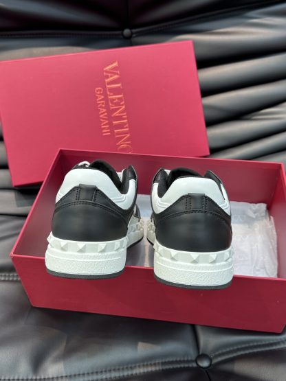 VALENTINO low-top sneakers in calfskin with rivets - Image 5
