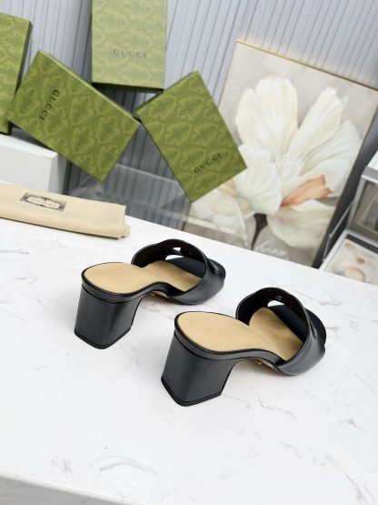 Gucci Interlocking G slide sandals - Image 5