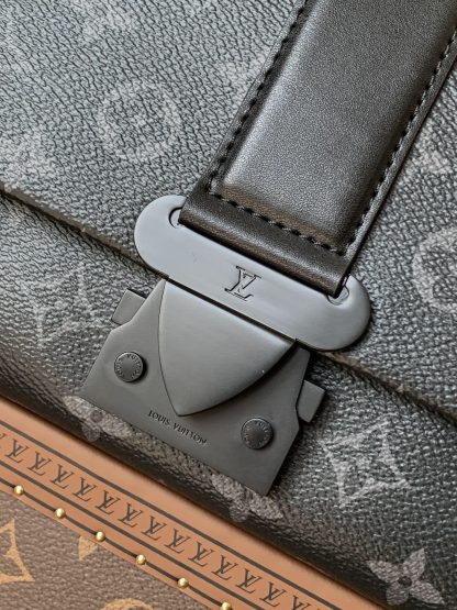 Louis Vuitton N46794 Black Flower S-Cape Messenger Bag - Image 5