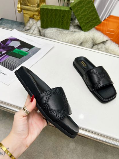 Gucci women's flat slippers - Image 6