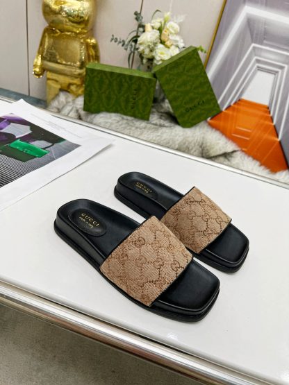 Gucci women's flat slippers - Image 5
