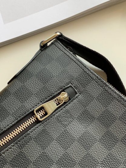 Louis Vuitton n41211 black leather bag - Image 5