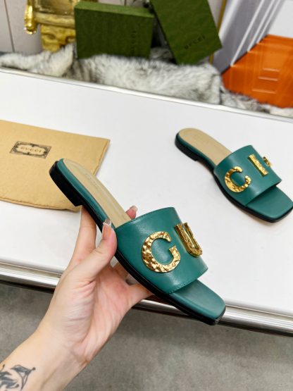 Gucci women's flat slippers - Image 5