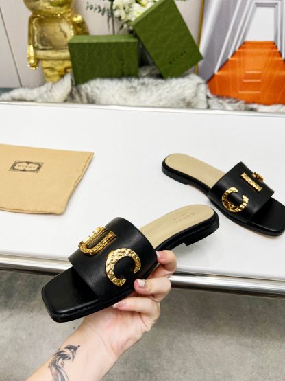Gucci women's flat slippers - Image 5
