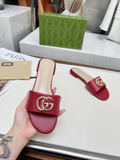 Gucci women's flat slippers - Image 5